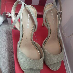 Gianni Bini Gold Platform Heel Women's 10